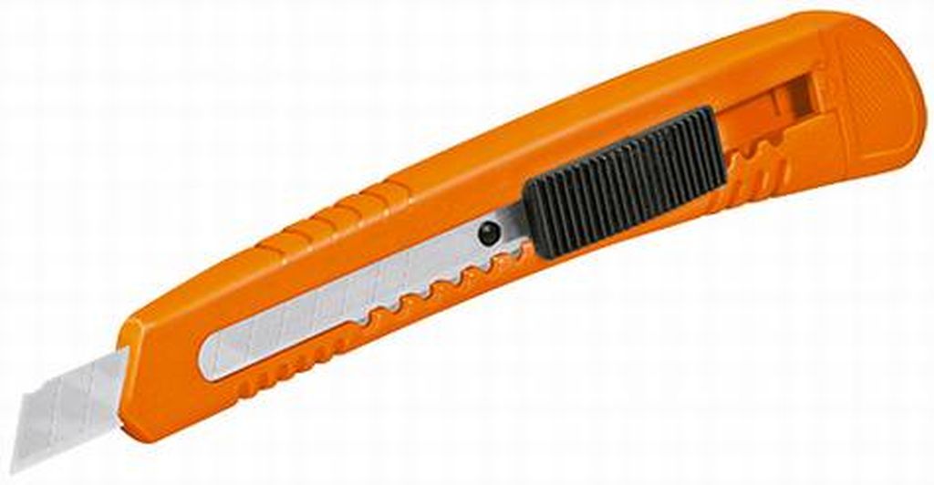 Cutter 9 mm reforzado de plástico con alma metálica, Truper CUT-5, 16968